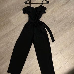 Lightweight Petite 00P wide leg black jumpsuit with V-neck frill and pockets